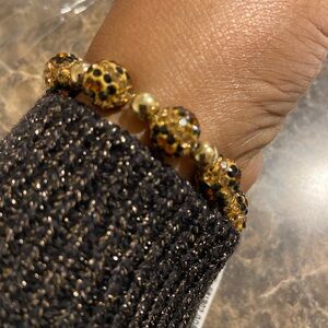 Elegant Gold and Black Beaded Bracelet